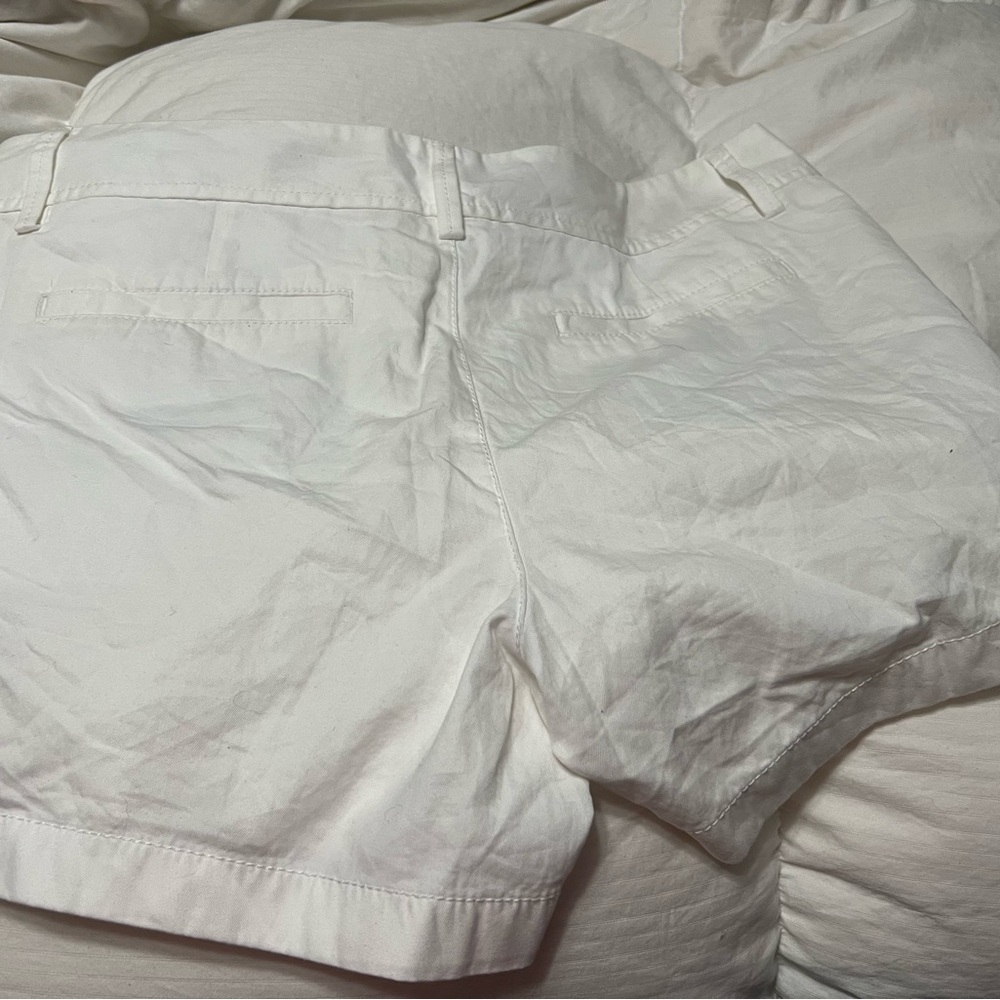 NWT white callahans. Size 10. Lilly Pulitzer